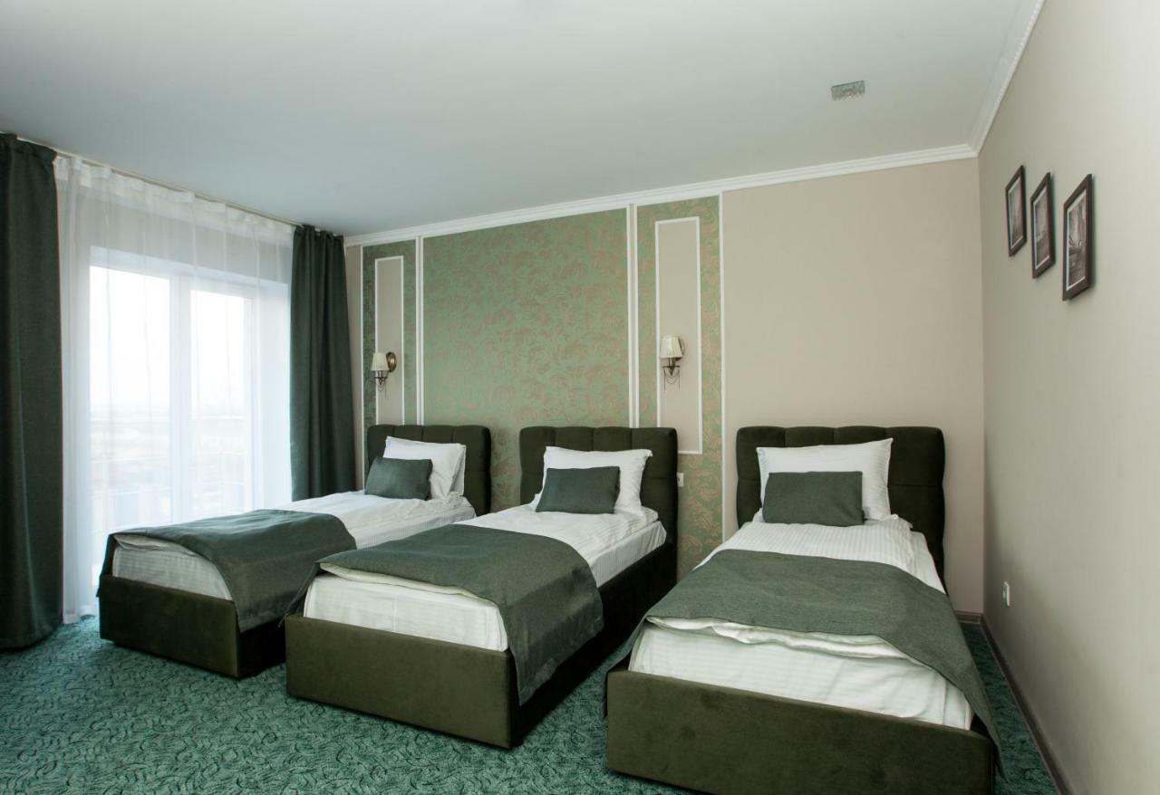 Mon Ami Hotel Iwano-Frankiwsk Exterior foto