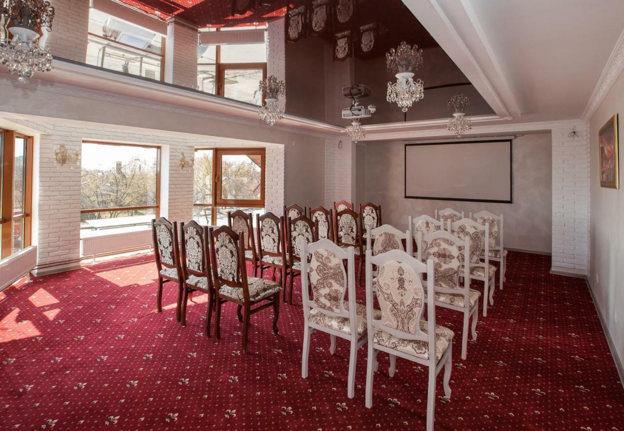 Mon Ami Hotel Iwano-Frankiwsk Exterior foto